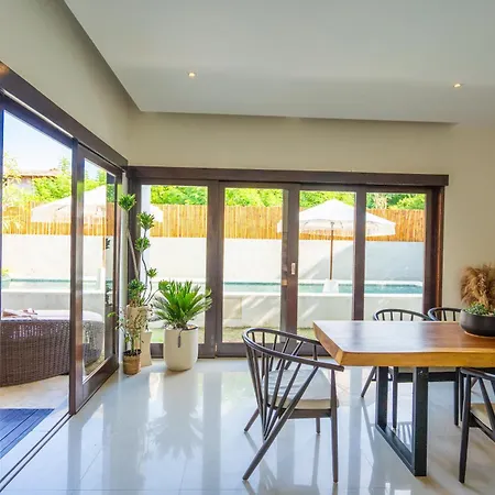 Skyfall Luxury Beach Villa-2